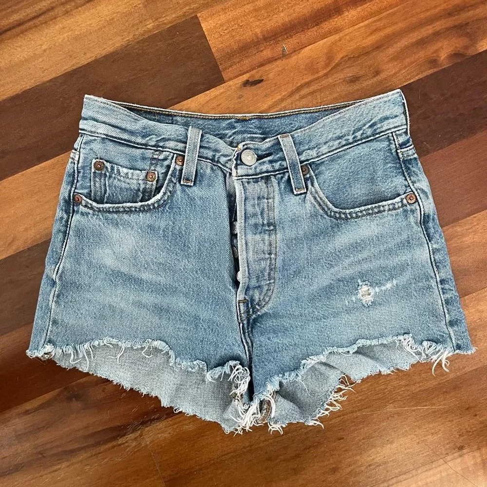 Levi's 501 shorts - Picture 2 of 2